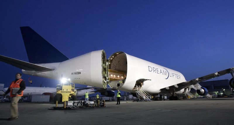 Боинг 747 ДРИМЛИФТЕР