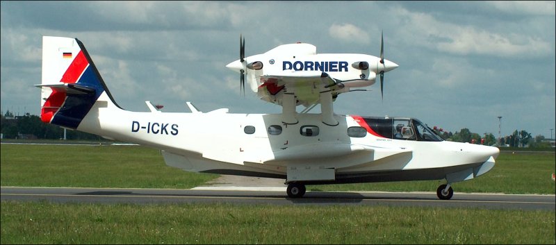 Funny track aircraft