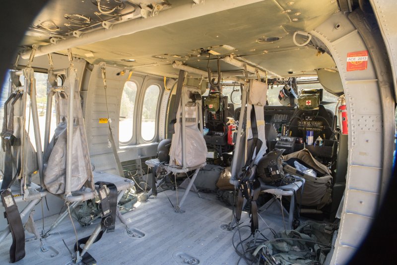 Uh-60 Black Hawk кабина