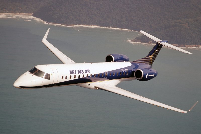 Самолёт ERJ 145