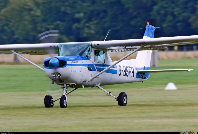 Самолет Cessna 152