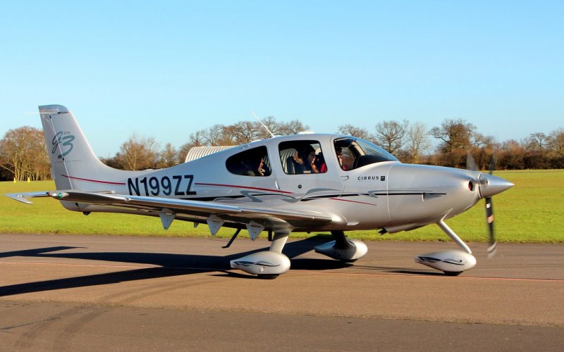 Cirrus aircraft sr22