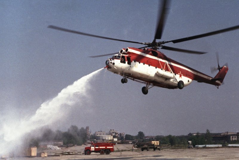 Пожарный вертолет ми-8