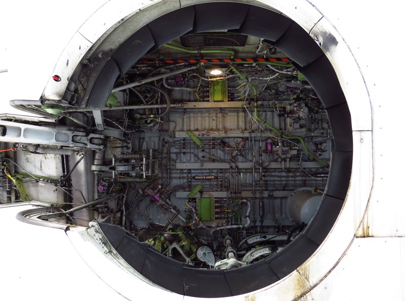 Boeing 737 отсек шасси
