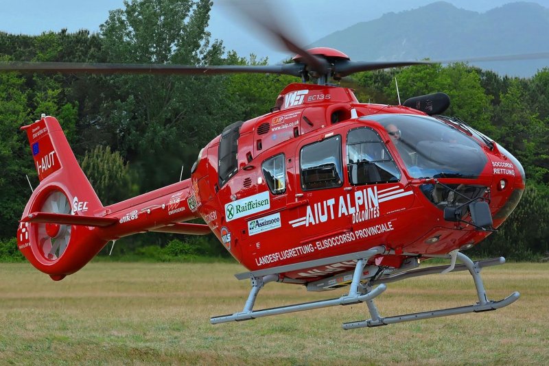 Вертолет Bell 135