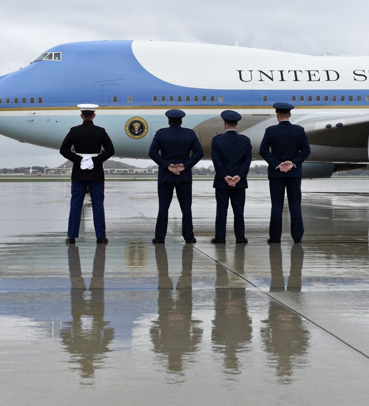 Борт номер 1 США