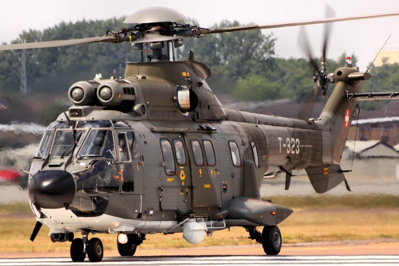 Вертолет as 332 super Puma