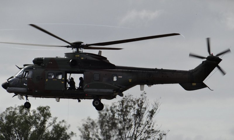 Вертолет as 332 super Puma