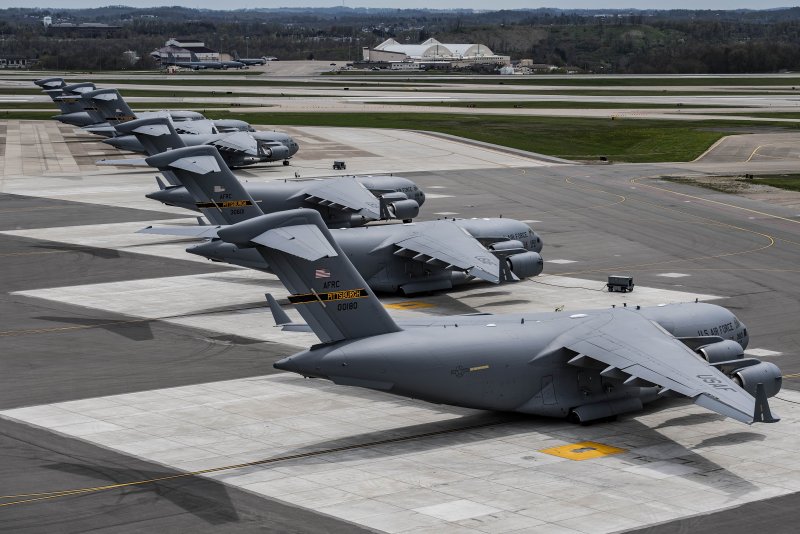 Boeing c-17 Globemaster III военно-транспортные самолёты
