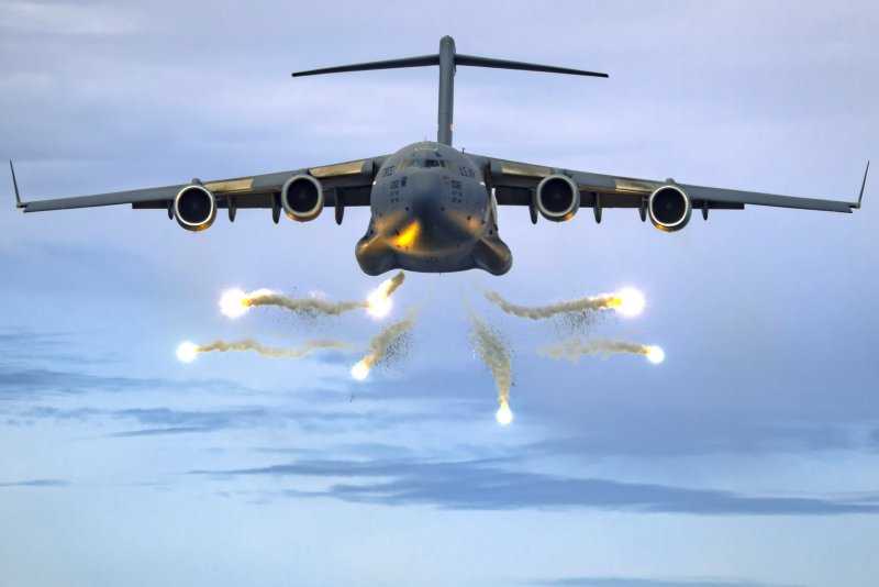 C17 Globemaster с пушкой