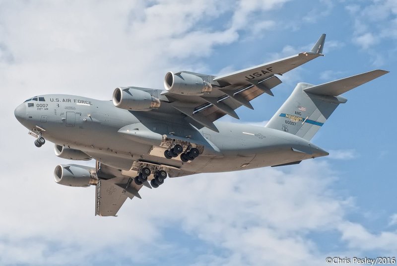 Военно-транспортный самолет США C-17
