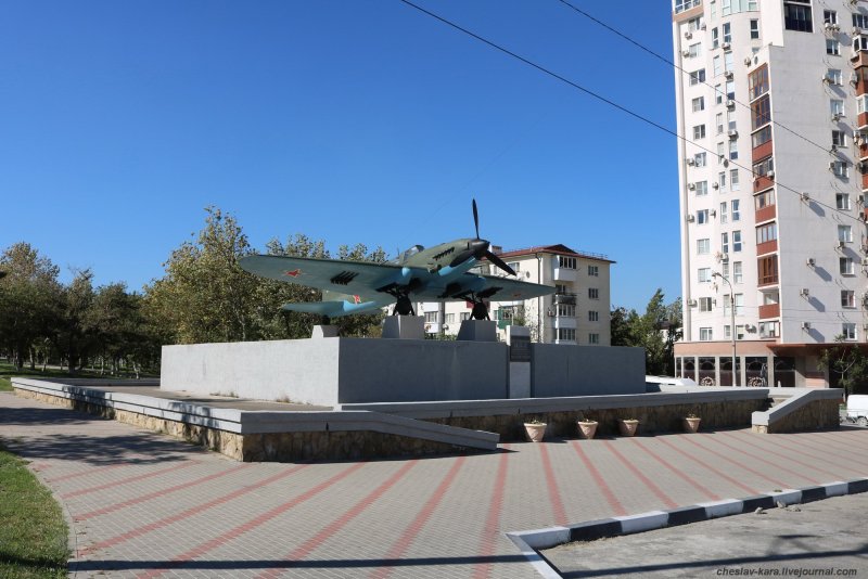 Памятник самолёт-Штурмовик ил-2 Новороссийск
