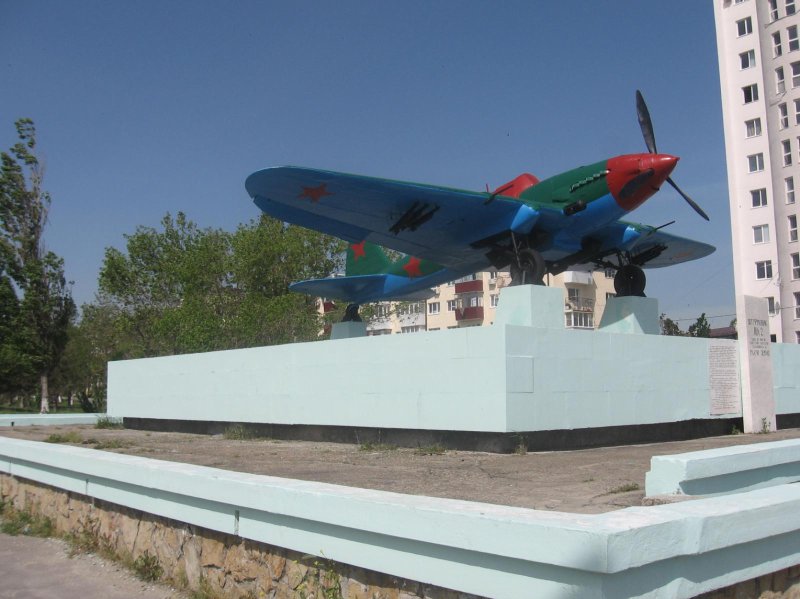 Памятник самолёт-Штурмовик ил-2 Новороссийск