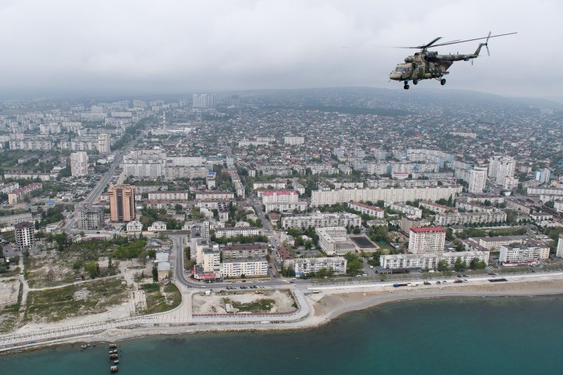 Вертолеты и самолеты над Краснодаром