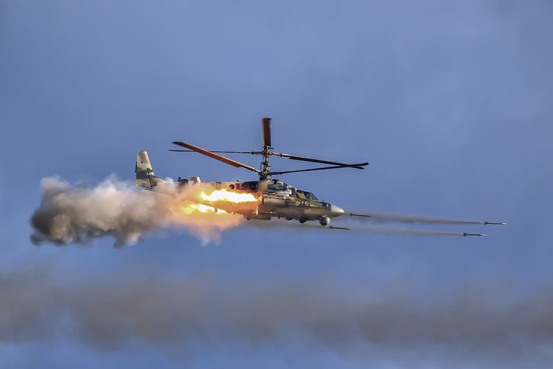 Вертолёт Аллигатор ка-52 стреляет
