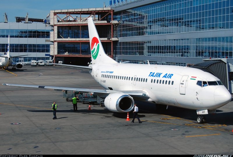 Самолёт Tajik Air 737