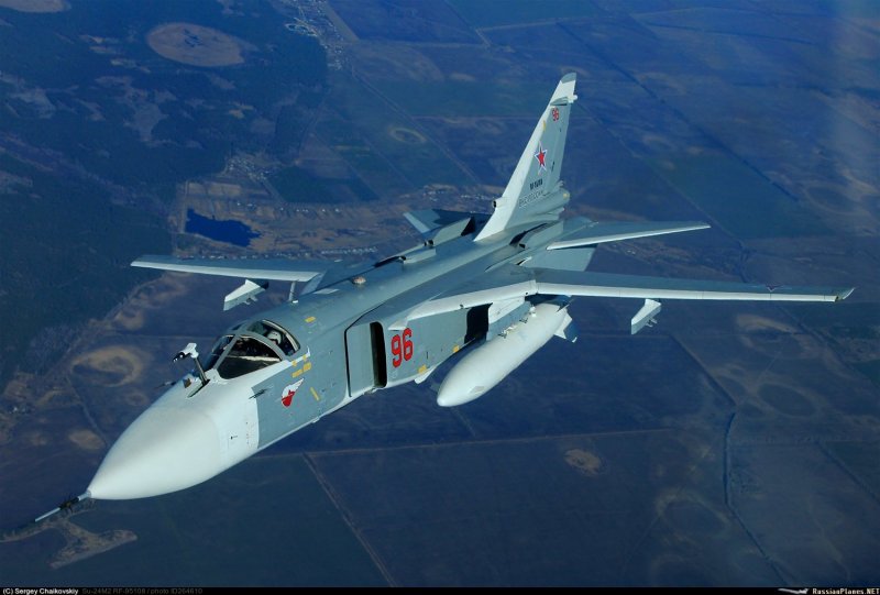 Су-24 бомбардировщик