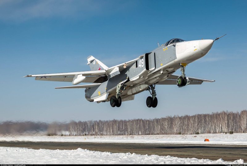Самолет "Су-24мр"