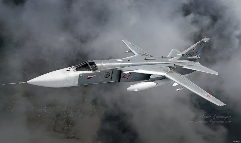 Самолет Су-24м