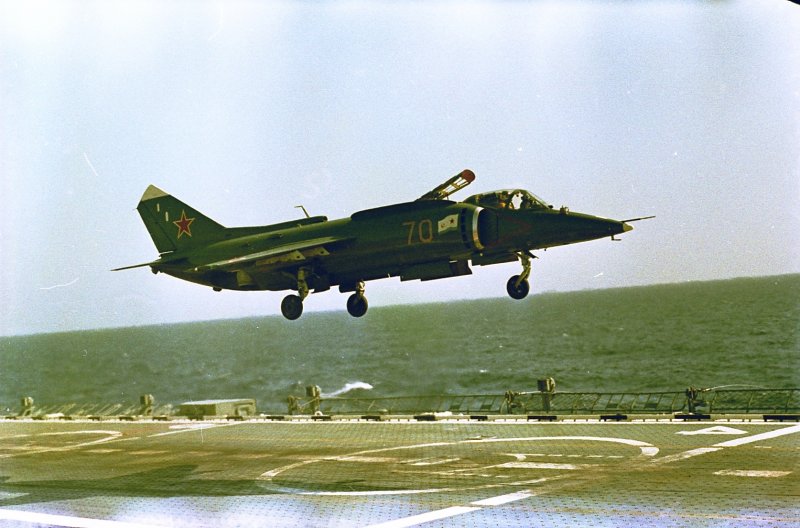 Самолет як-38м