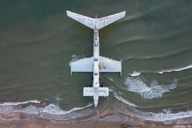Советский самолёт на воде