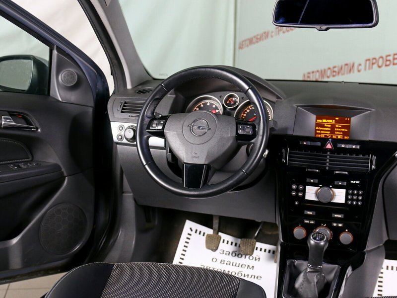 Opel Astra GTC 2008 салон