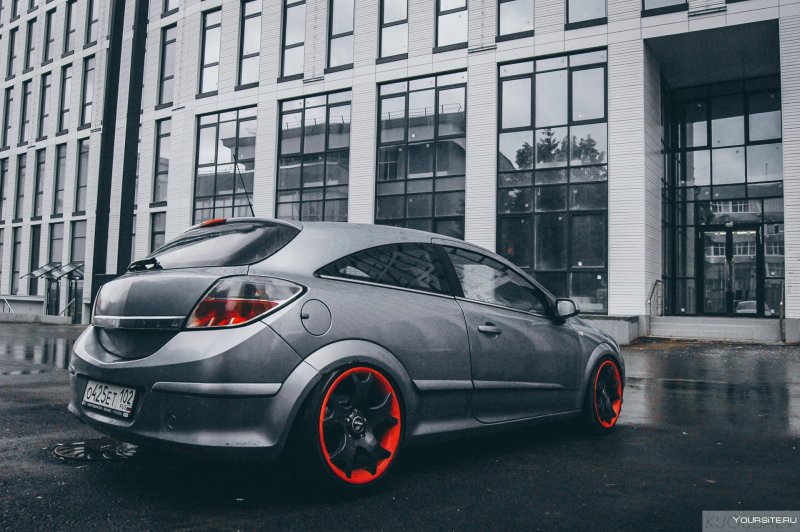 Opel Astra GTC, 2008 на дисках