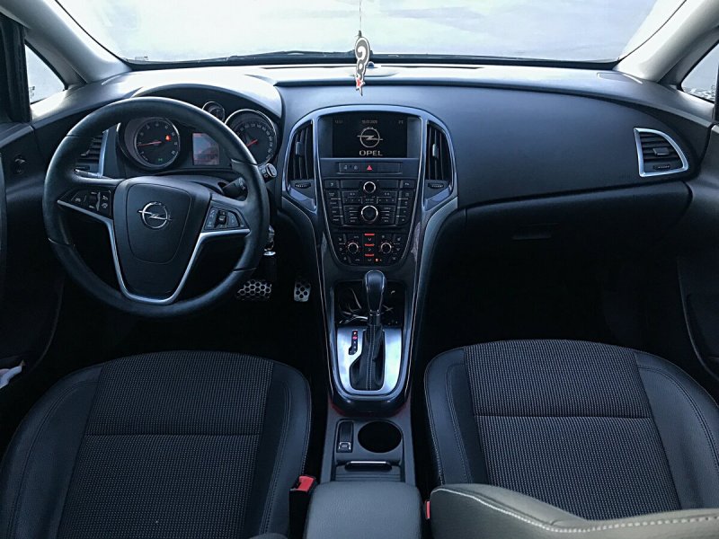 Opel Astra j комплектация Cosmo 2010