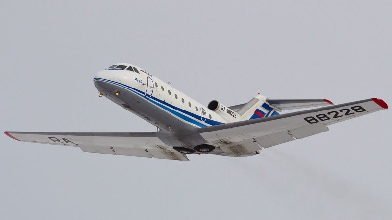 Самолёт як-40