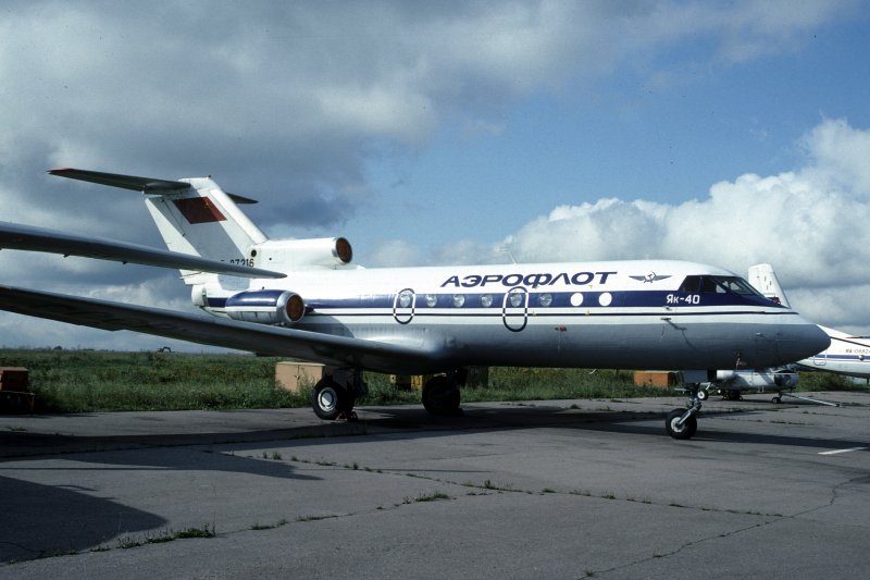 Самолёт як-40