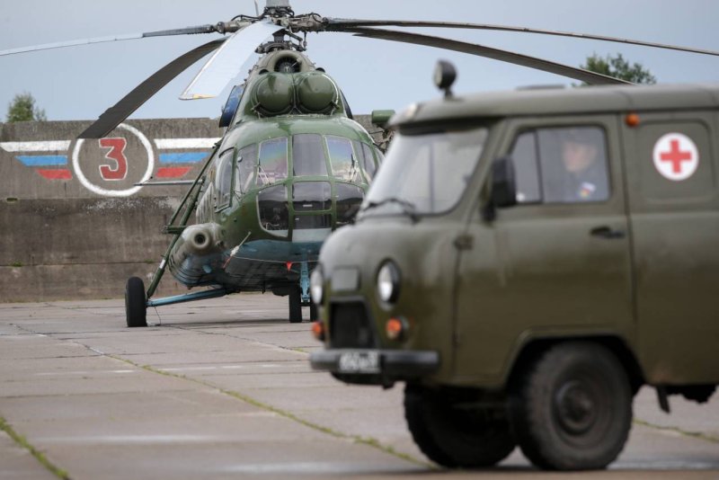 Военный медицинский вертолет