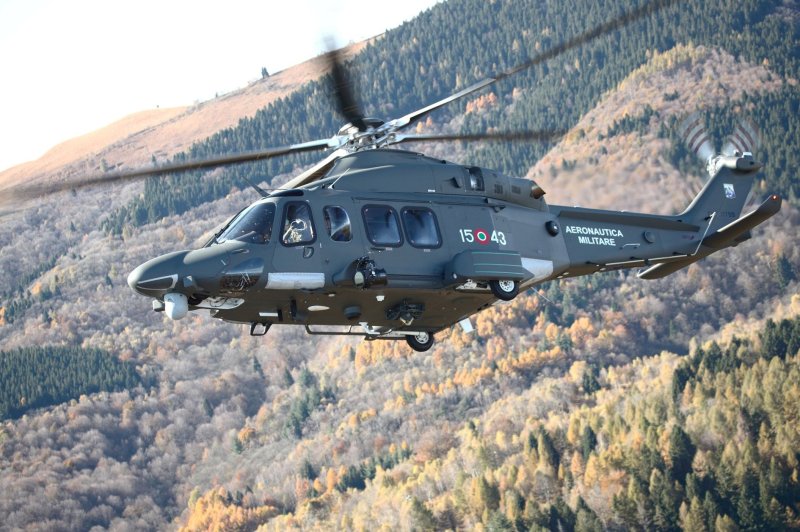 Военный вертолет aw139