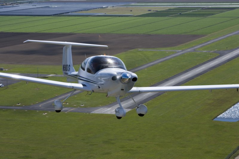 Самолет Diamond da-40