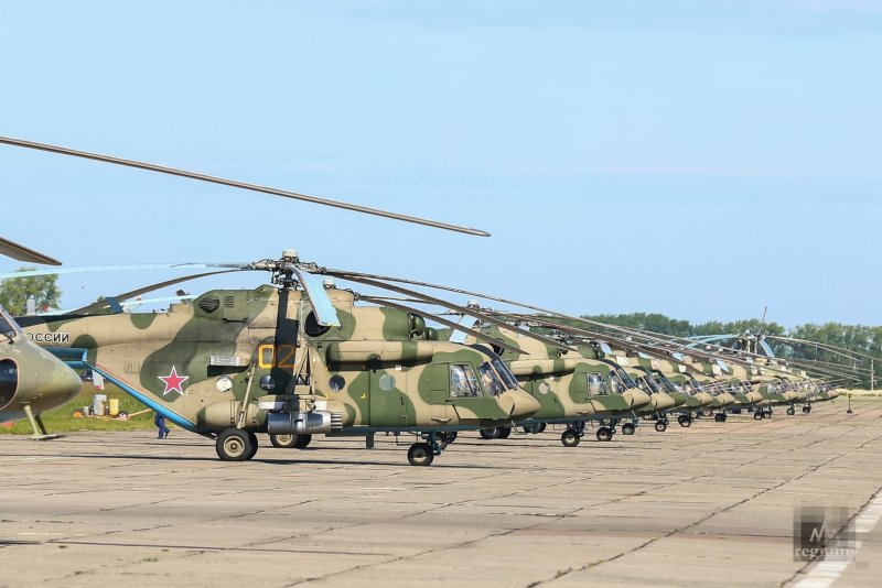 Вертолет ми 8 на аэродроме