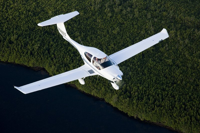 Самолет Diamond da-40