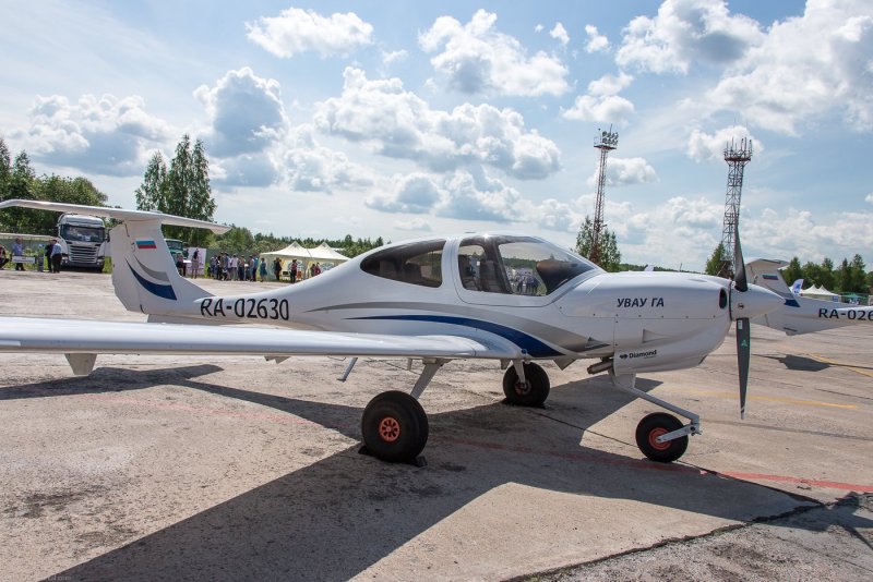 Самолет Diamond da-42t