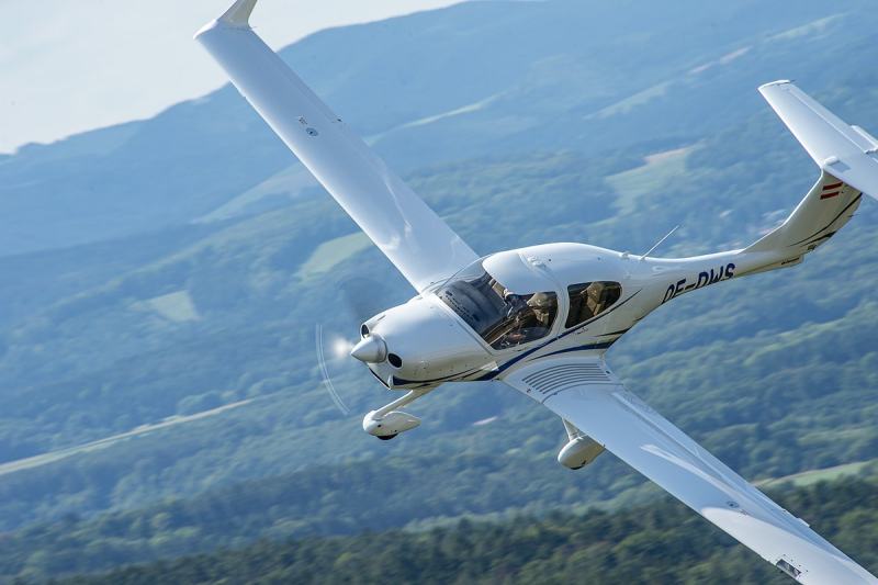 Самолет da 40 ng