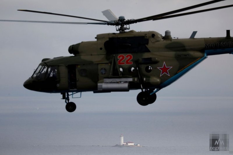 Военный вертолет