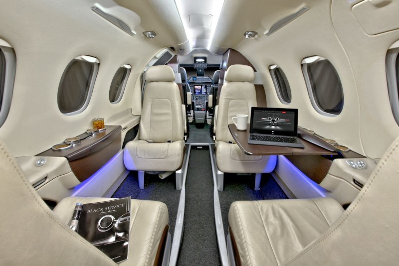 Embraer Phenom 100 салон