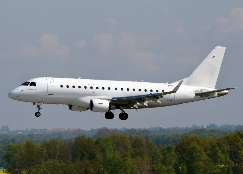 Embraer 170 самолет