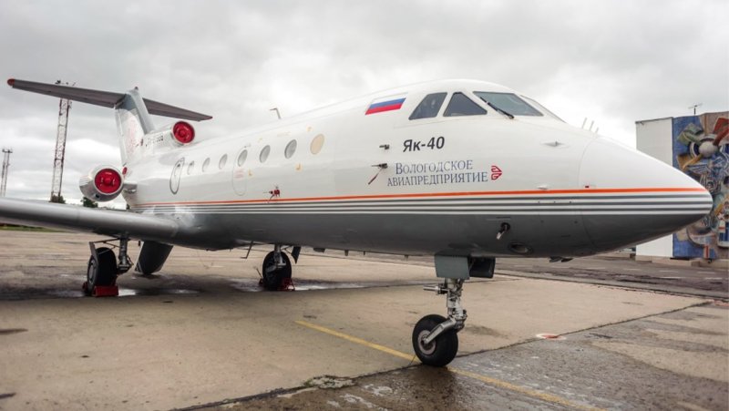 Як-40 пассажирский самолёт