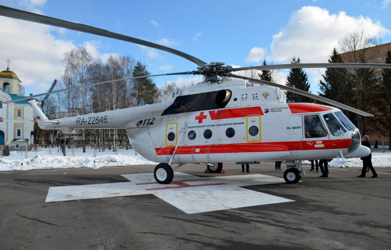 Медицинский вертолет ми-8