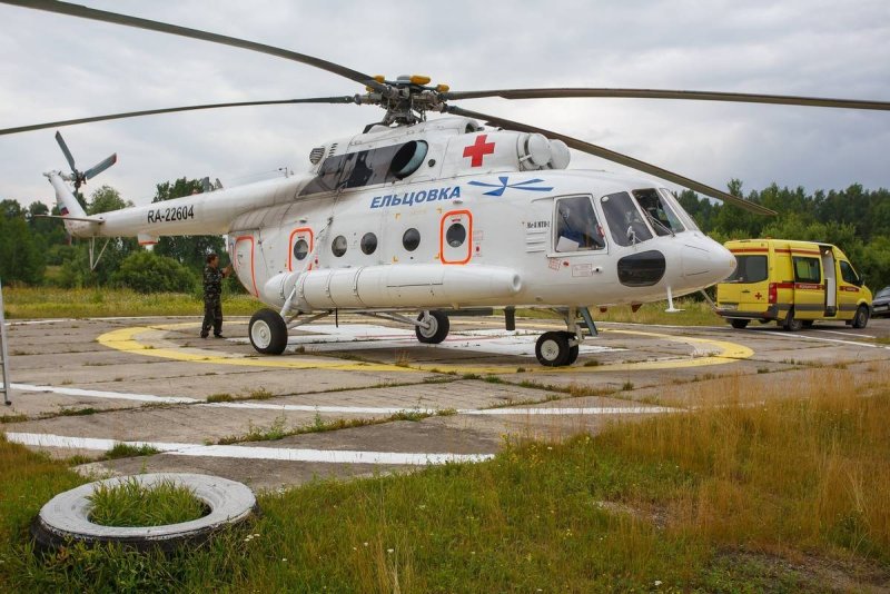 Медицинский вертолет ми-8