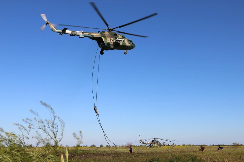Беспарашютное десантирование с вертолета ми-8
