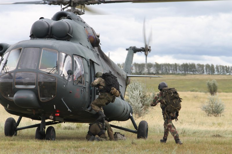 Ми-8 вертолет ОМОН