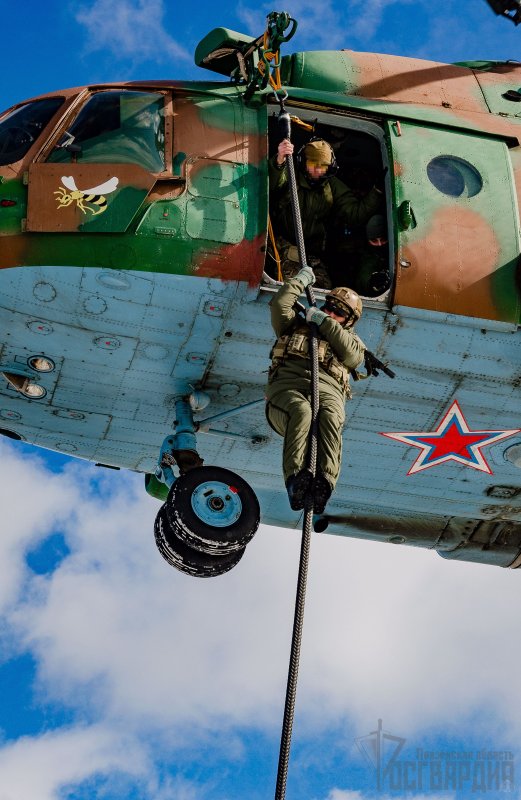 Беспарашютное десантирование с вертолета ми-8