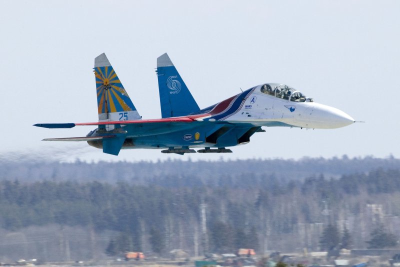 Самолет Су 27
