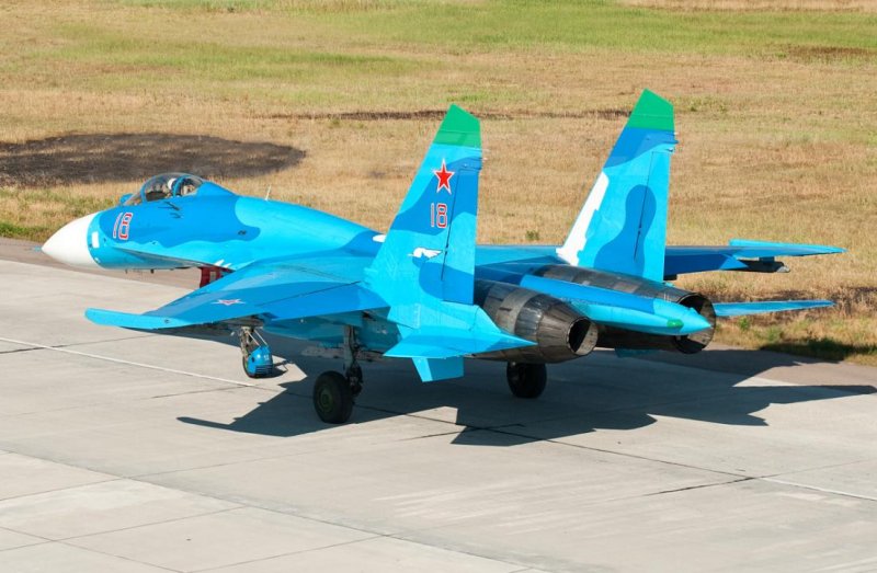 Самолет Су 27