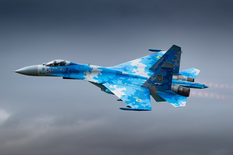 Самолет Су 27