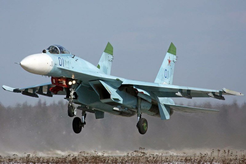 Самолёт истребитель Су 27